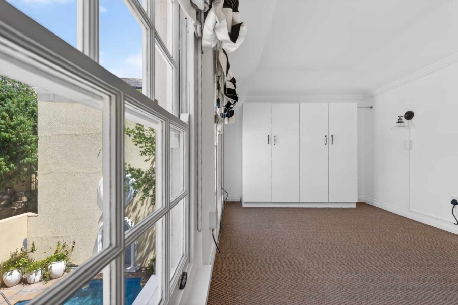 2 Bedroom Property for Sale in Green Point Western Cape